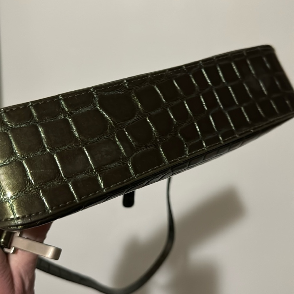 Kenneth Kole Reaction Mini Pebble Purse Metallic Pine - Picture 2 of 7